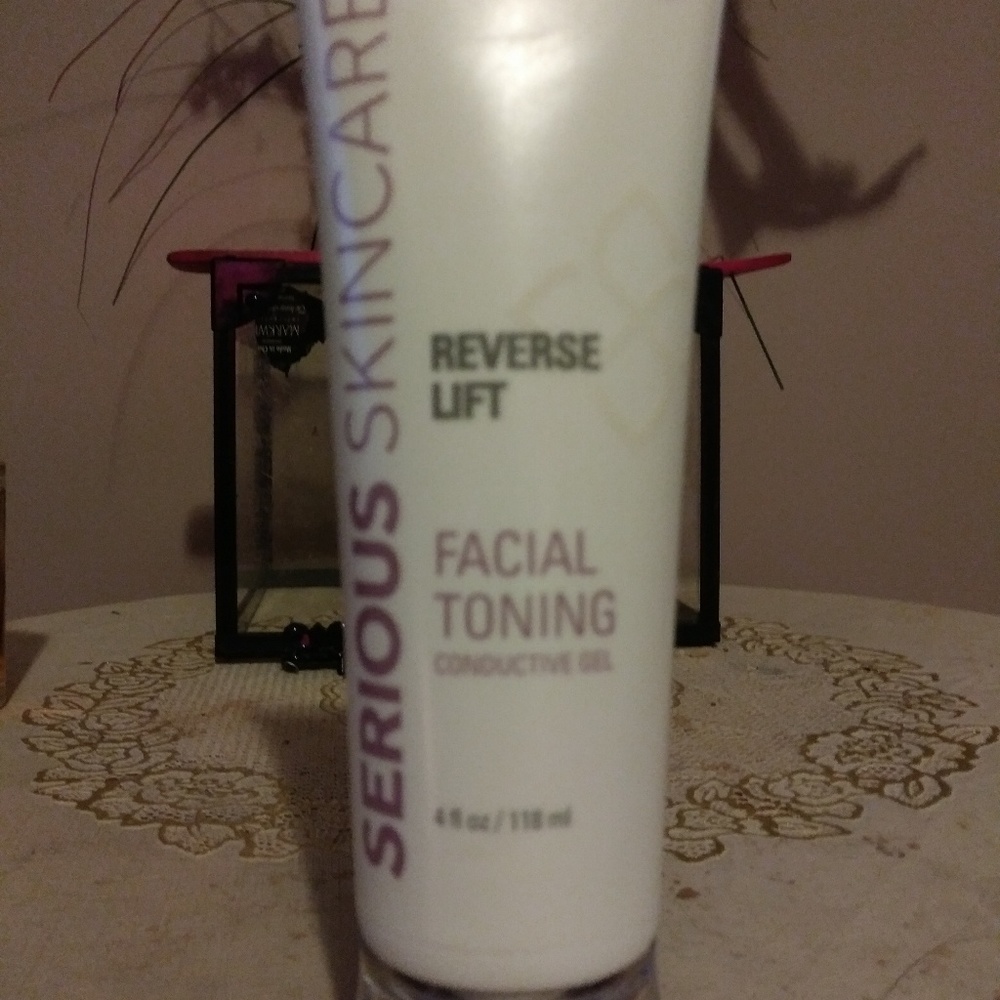 Facial lifting/toning cream